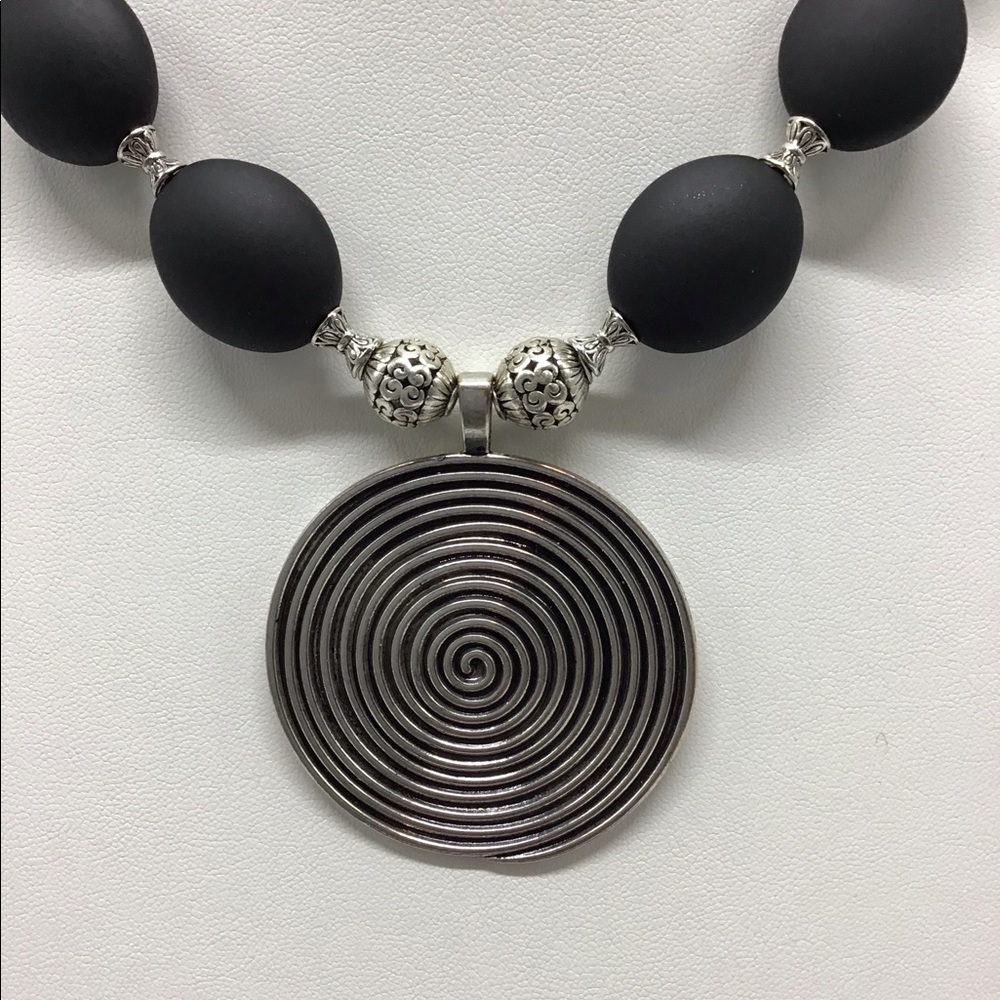 Black And Silver Necklace - Picture 6 of 8